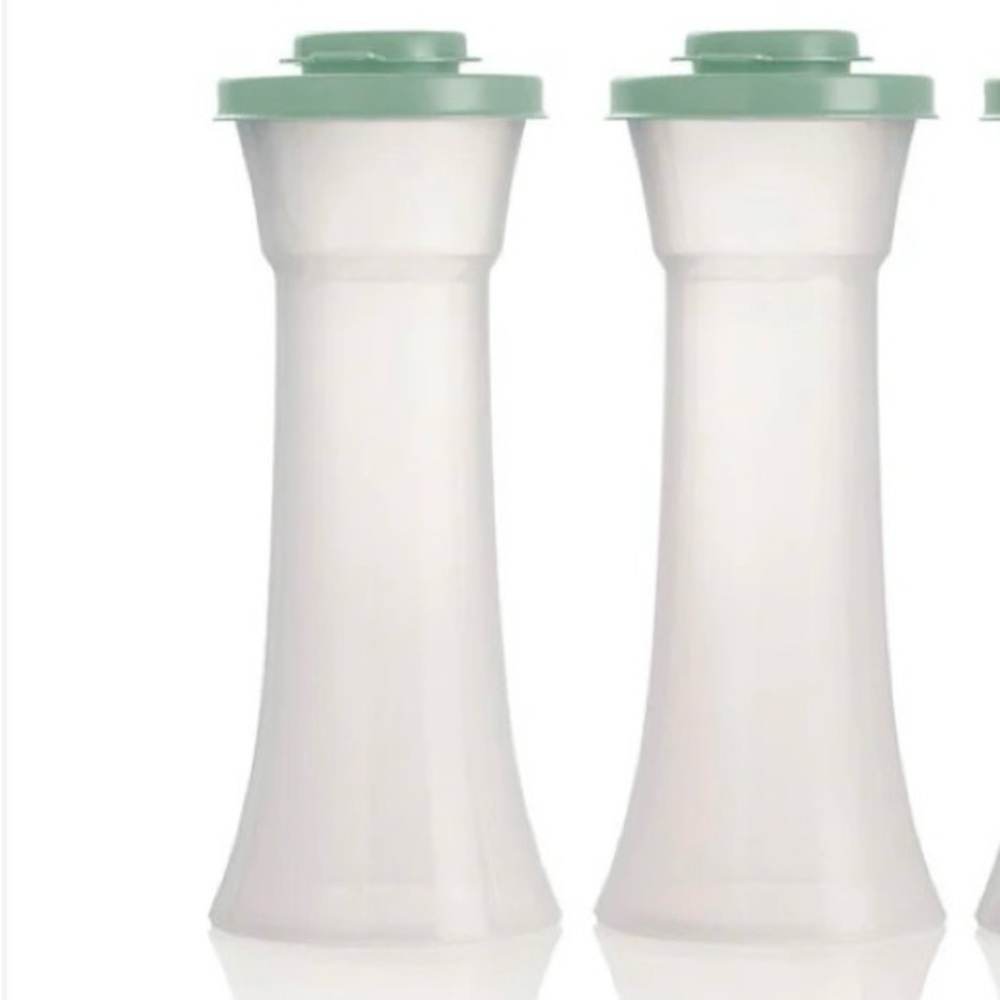 NEW(NIP) Tupperware Large Hourglass Salt and Pepper Shakers Set with Green Seals - Picture 1 of 2